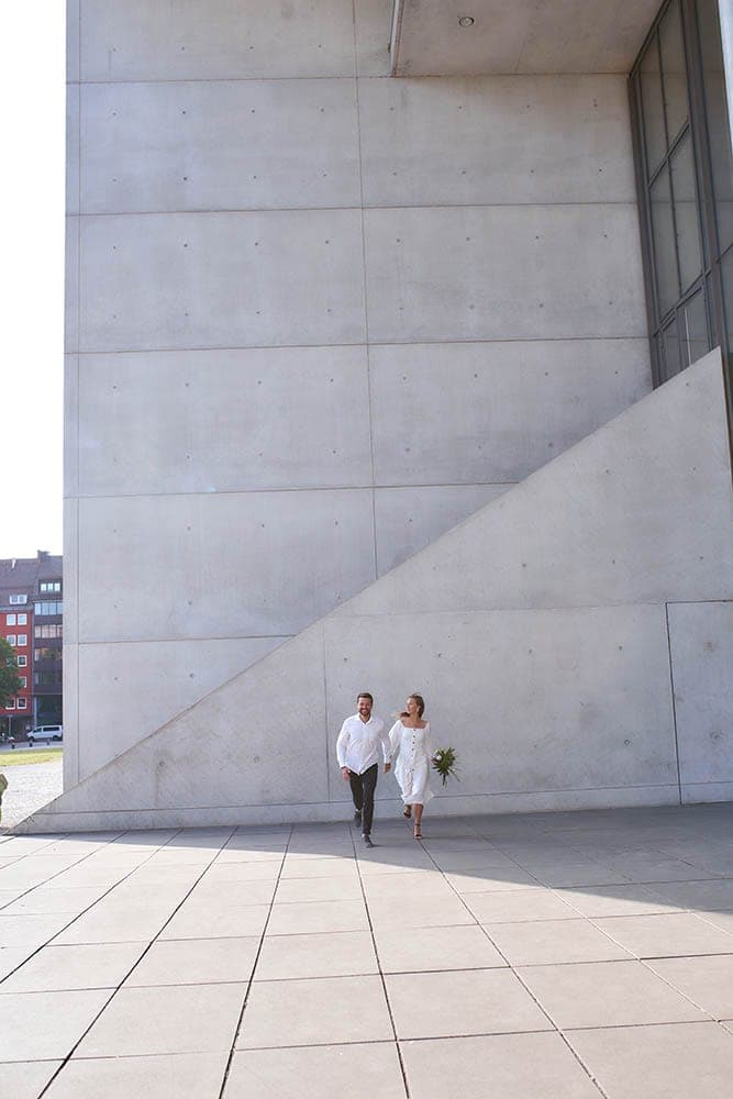 Romantischer Hochzeitsmoment in München – Oxana Kreutzer Photography