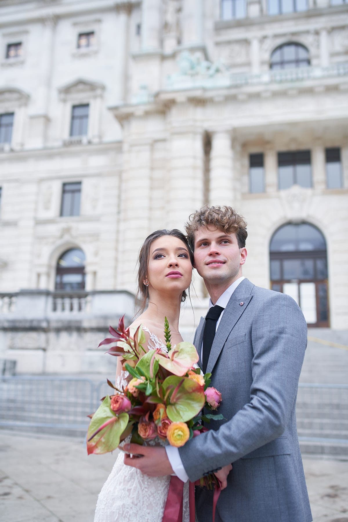 Hochzeitspaar Hand in Hand – Hochzeitsfotograf München Oxana Kreutzer